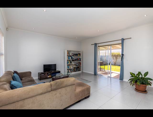 3 BEDROOM FREEHOLD FOR SALE IN SUNNINGDALE